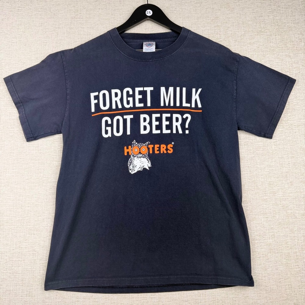 Vintage 90s Hooters Forget Milk Got Beer T-Shirt Mens Medium USA Knit Black
